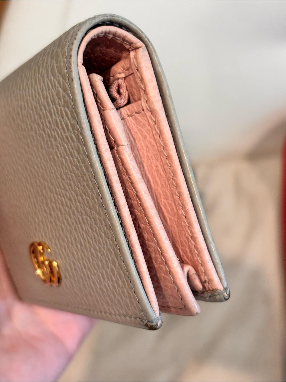 GUCCI GG Marmont Light Gray Pebbled Leather Compact Wallet W/ Box - Picture 8 of 16
